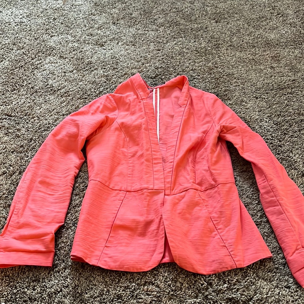 Maurcie’s peach casual blazer